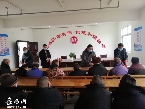 杨安乐春节前夕到中关镇看望慰问困难群众